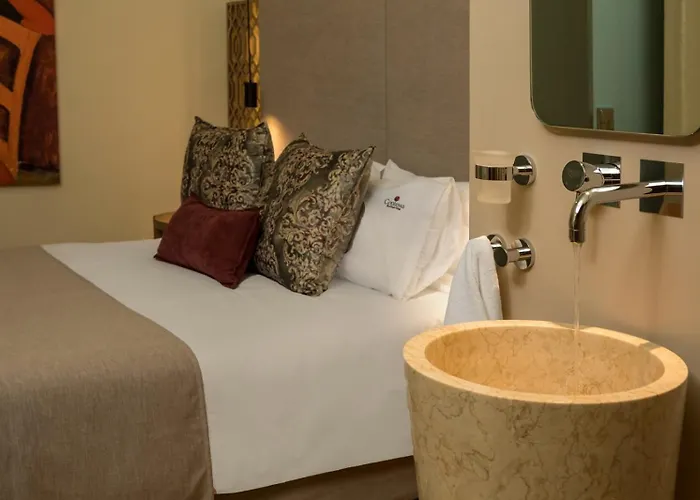 Elg Contessa Boutique