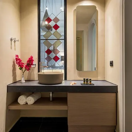 Elg Contessa Boutique