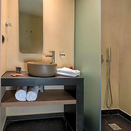 Elg Contessa Boutique Hriszí Aktí Haniá