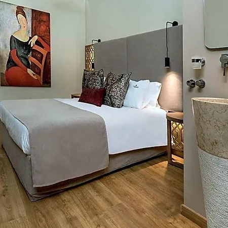 Elg Contessa Boutique