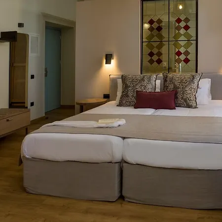 Elg Contessa Boutique