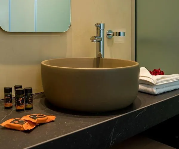 Elg Contessa Boutique