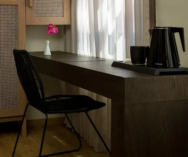 Elg Contessa Boutique