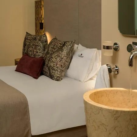 Elg Contessa Boutique