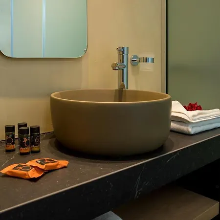 Elg Contessa Boutique