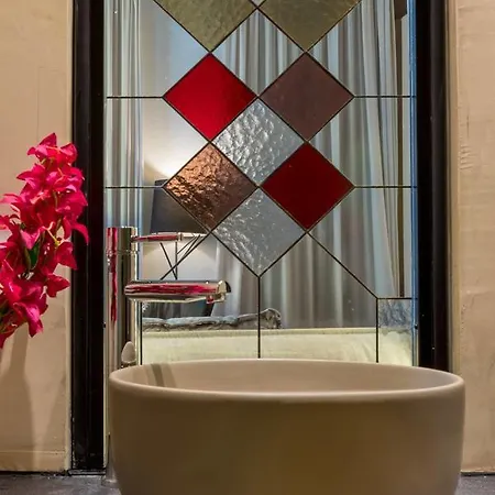 Elg Contessa Boutique Hotell
