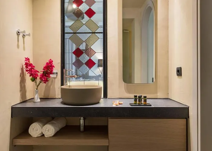 Elg Contessa Boutique